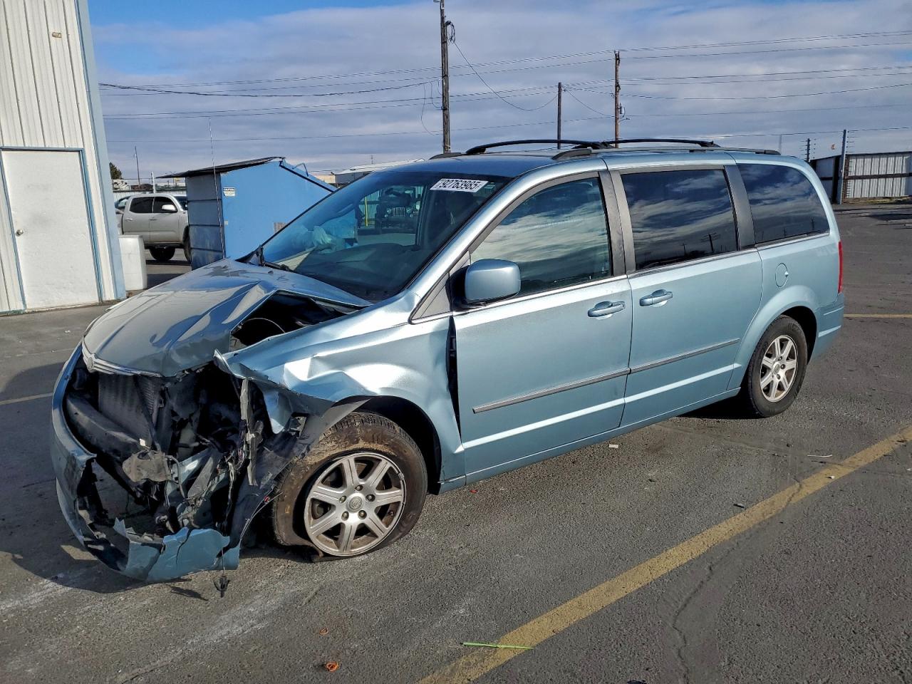 Chrysler Minivan Touring Image 1