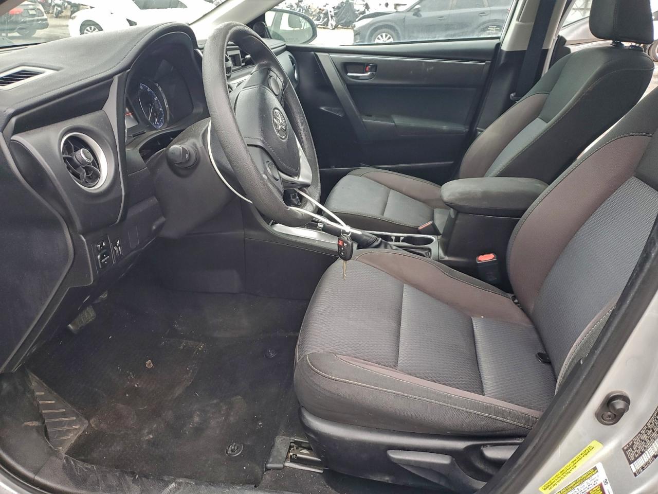 Toyota Corolla L Image 11