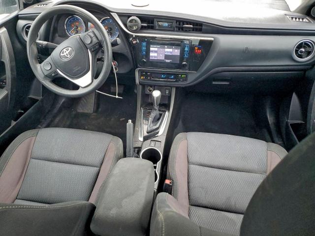 Toyota Corolla L Image 8