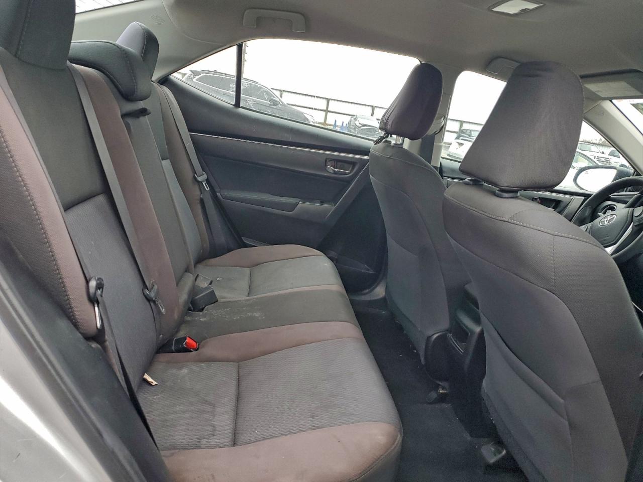 Toyota Corolla L Image 3