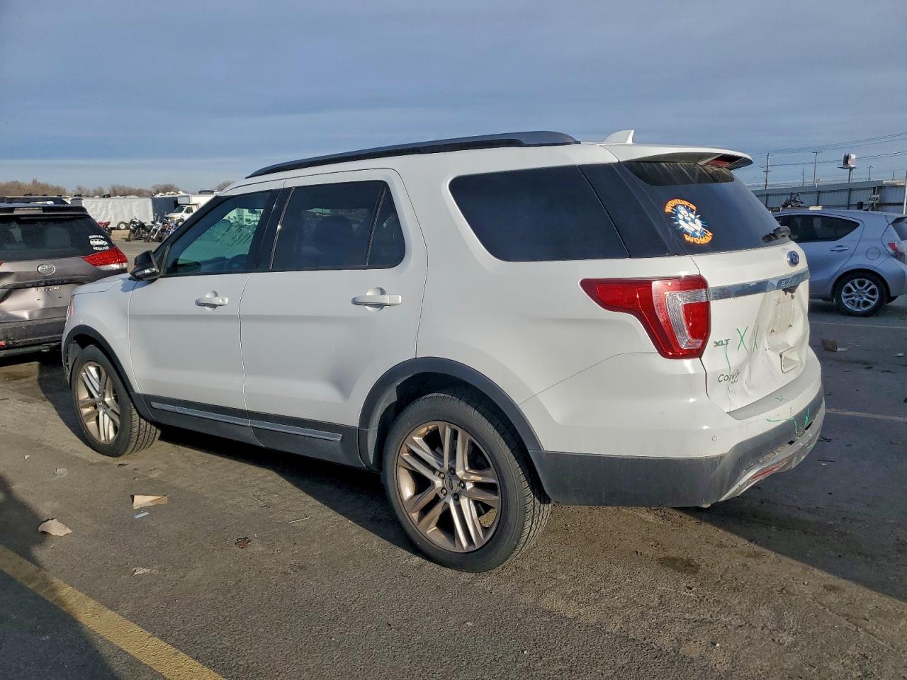 Ford Explorer Xlt Image 3