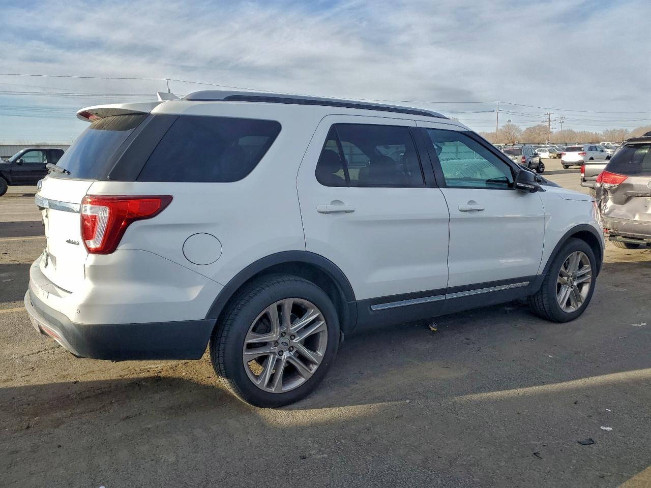 Ford Explorer Xlt Image 2