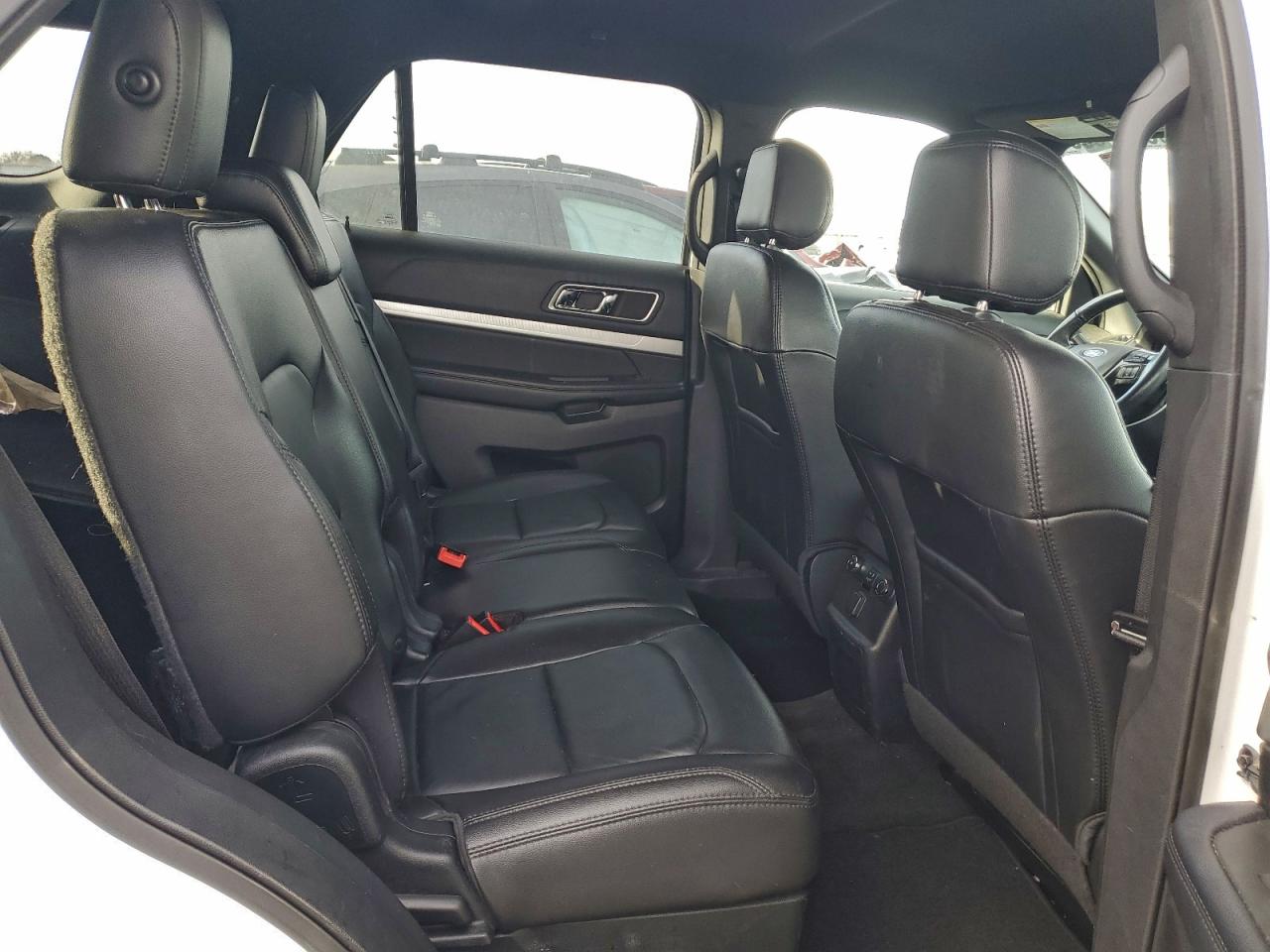 Ford Explorer Xlt Image 10