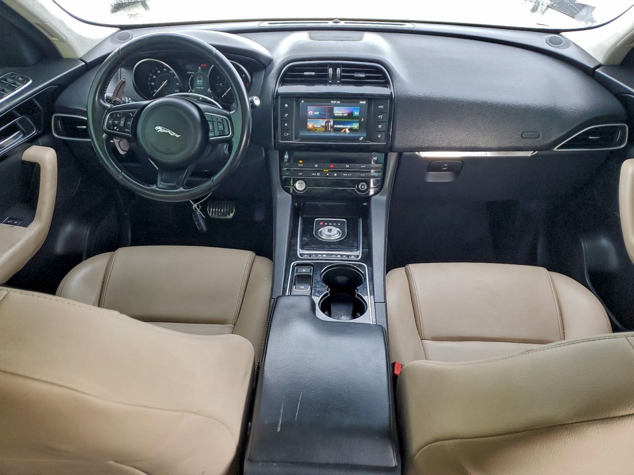 Jaguar F-PACE Image 12