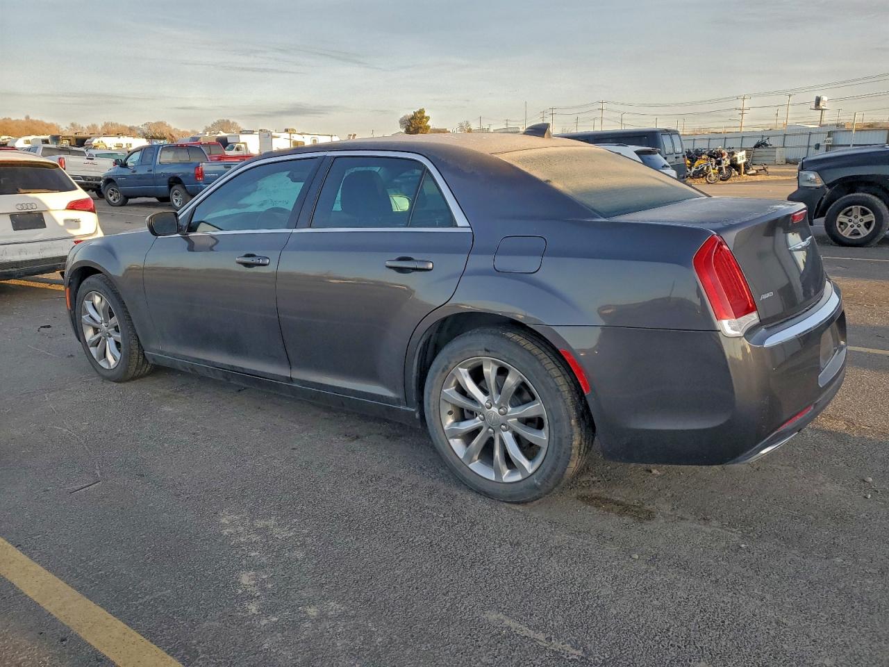 Chrysler 300 Limited Image 9