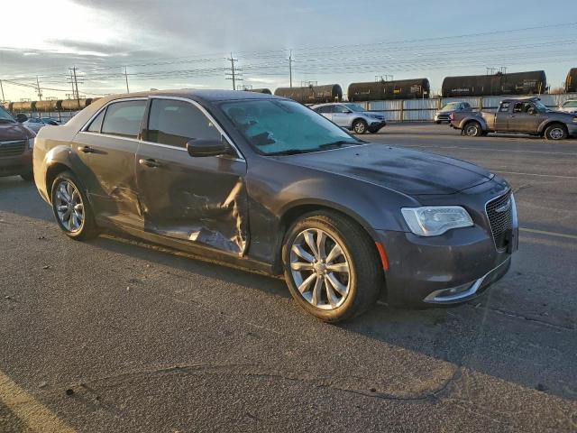 Chrysler 300 Limited Image 10