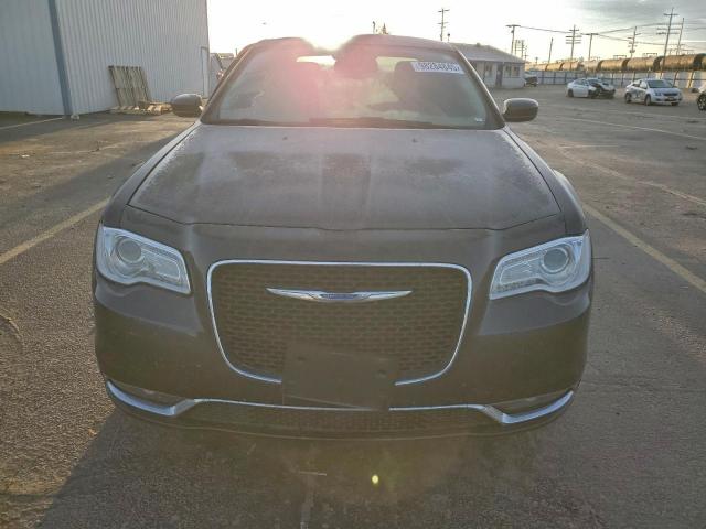 Chrysler 300 Limited Image 5