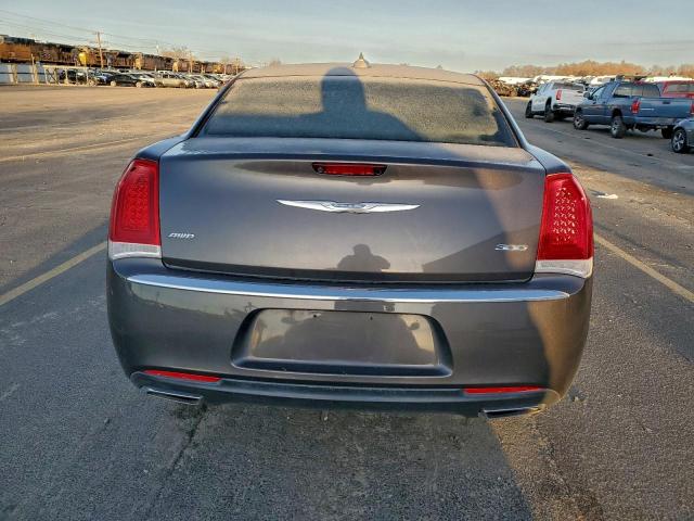 Chrysler 300 Limited Image 6