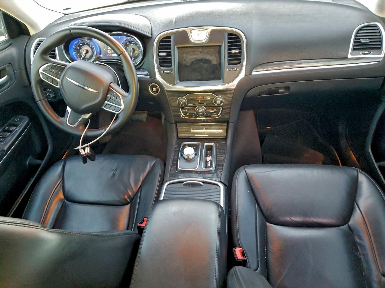 Chrysler 300 Limited Image 4