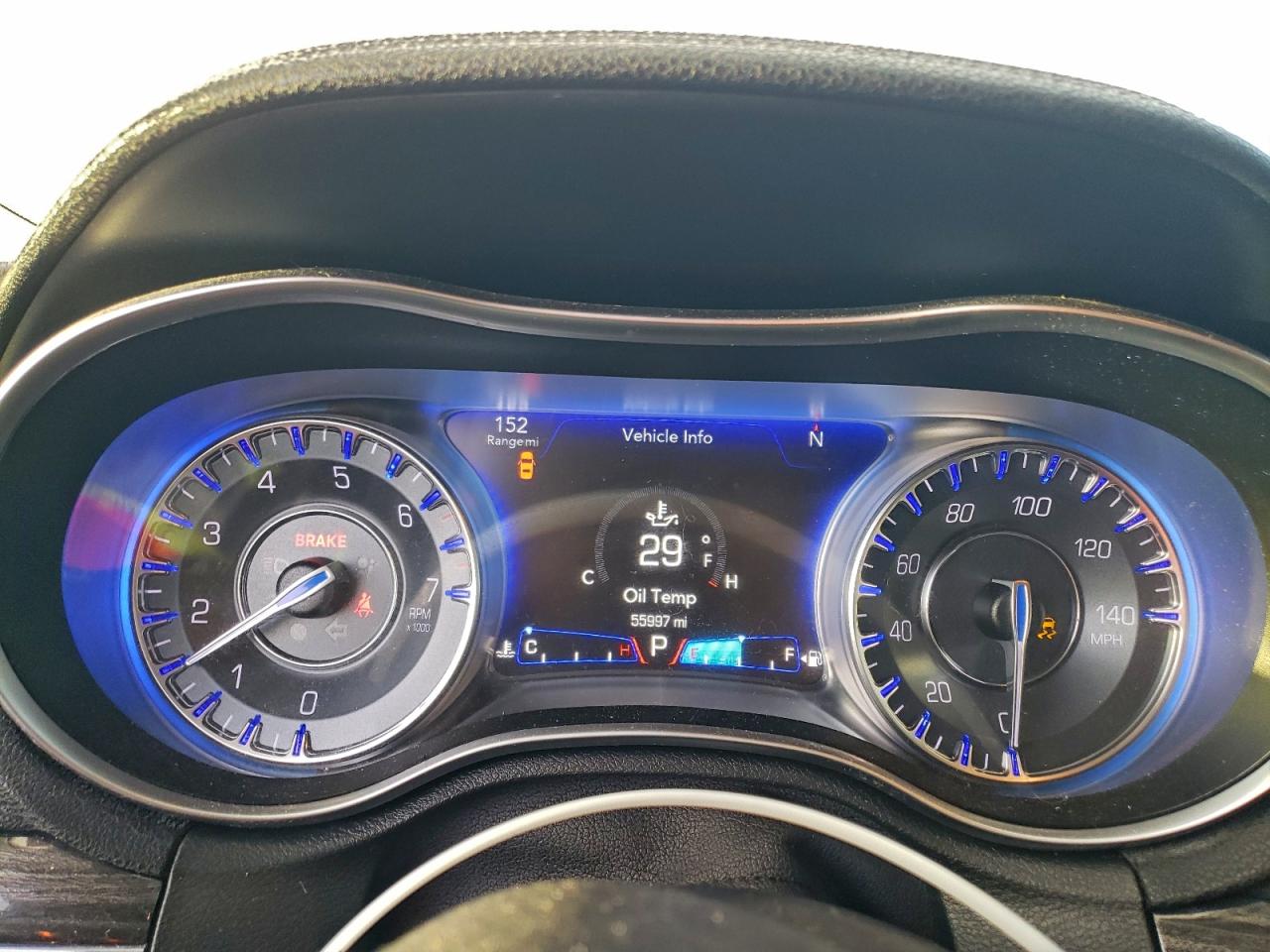 Chrysler 300 Limited Image 2