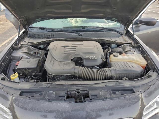 Chrysler 300 Limited Image 8