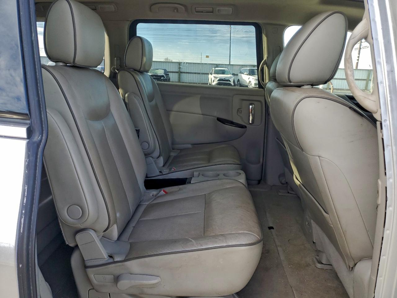 Nissan Quest S Image 8