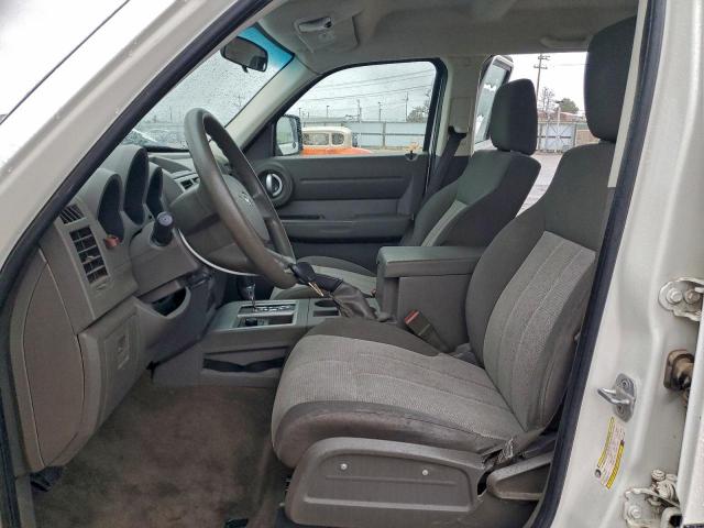 Dodge Nitro Sxt Image 2