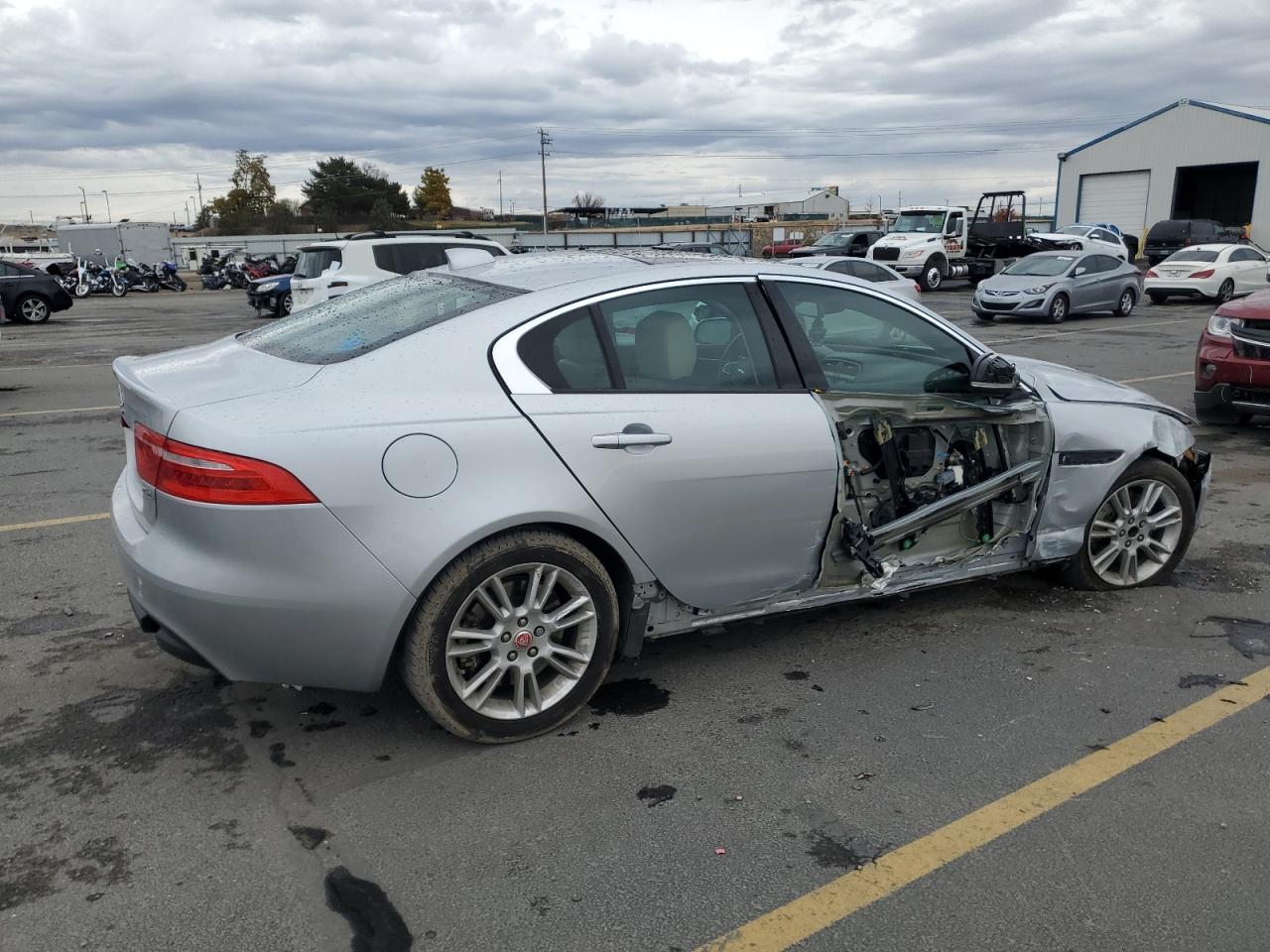 Jaguar XE Premium Image 2