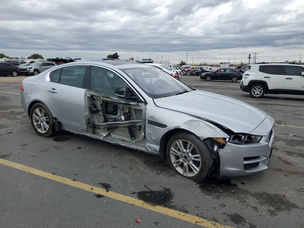 Jaguar XE Premium Image 3