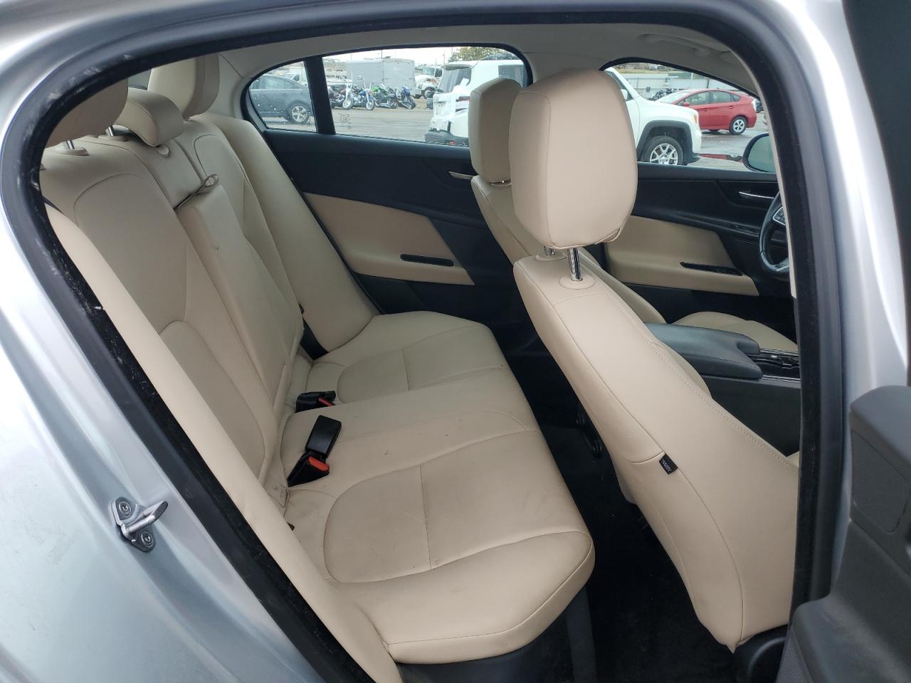 Jaguar XE Premium Image 13