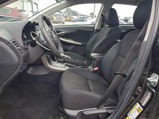 Toyota Corolla Base Image 9