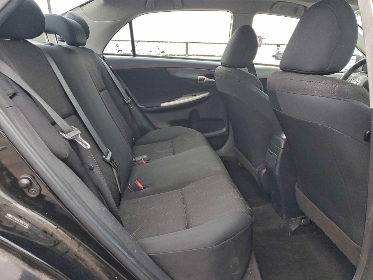 Toyota Corolla Base Image 6