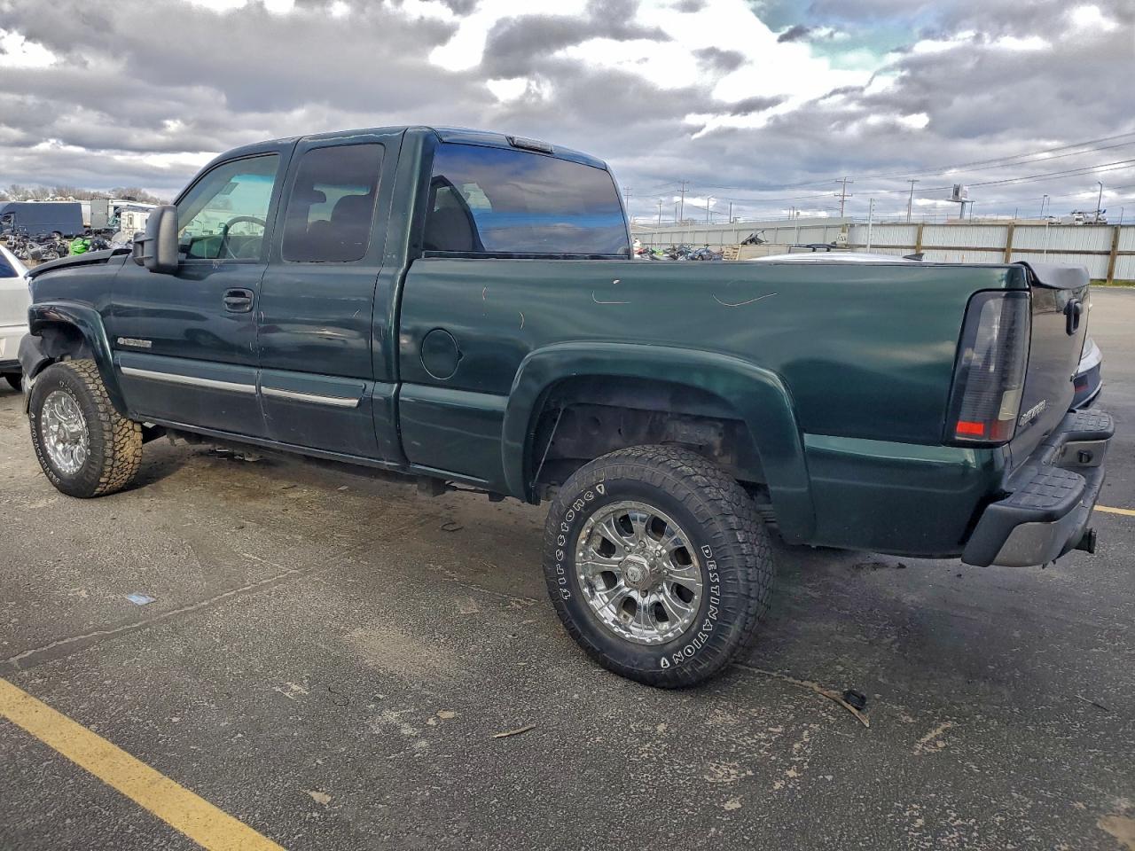 Chevrolet Silverado K2500 Heavy Duty Image 3