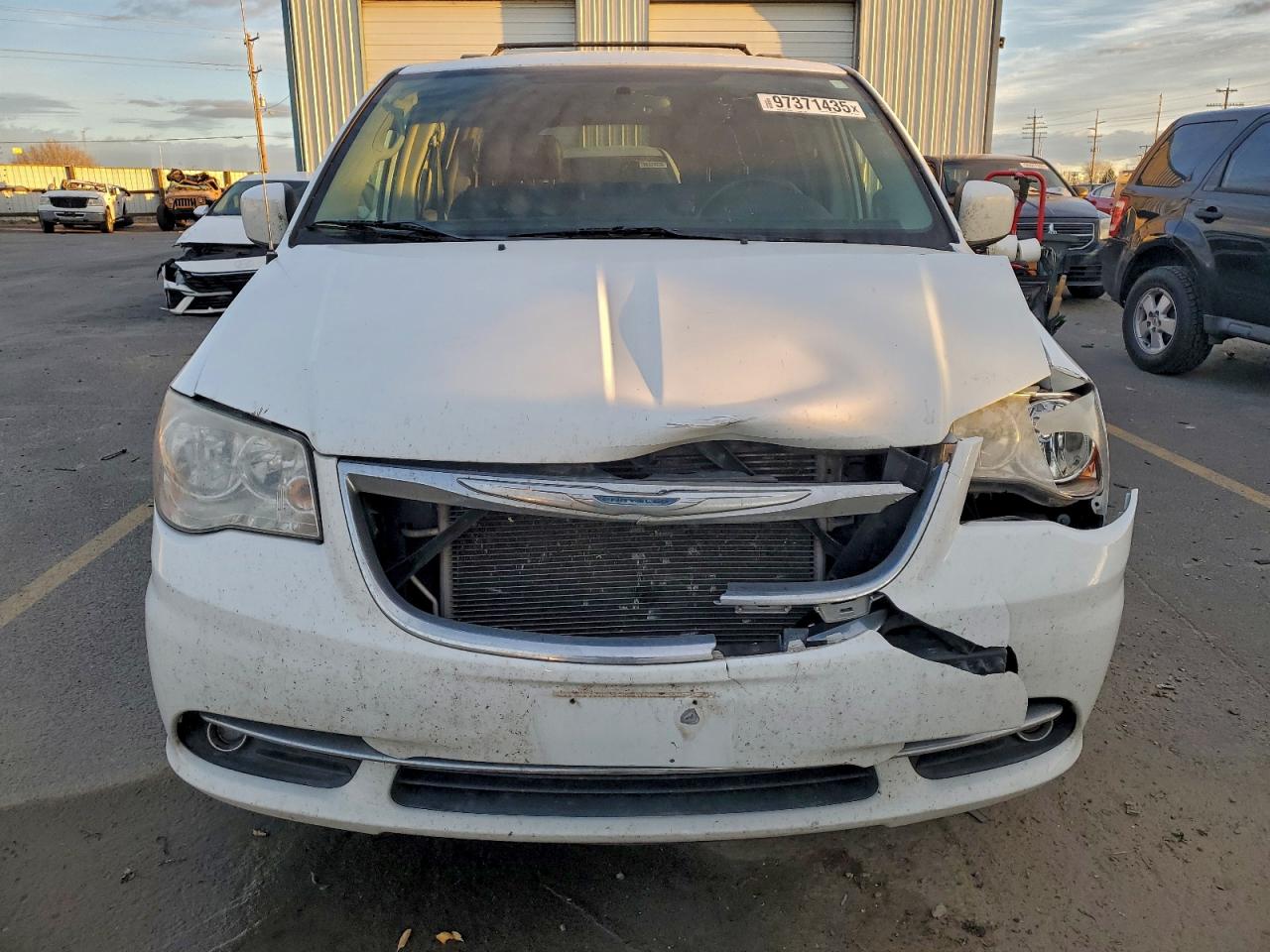 Chrysler Minivan Touring Image 5