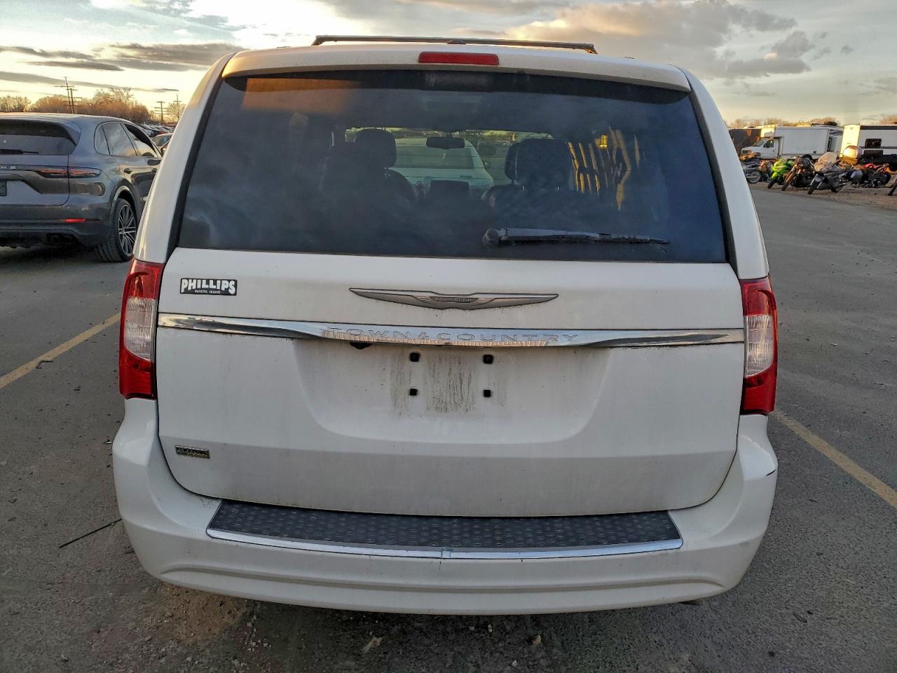 Chrysler Minivan Touring Image 13