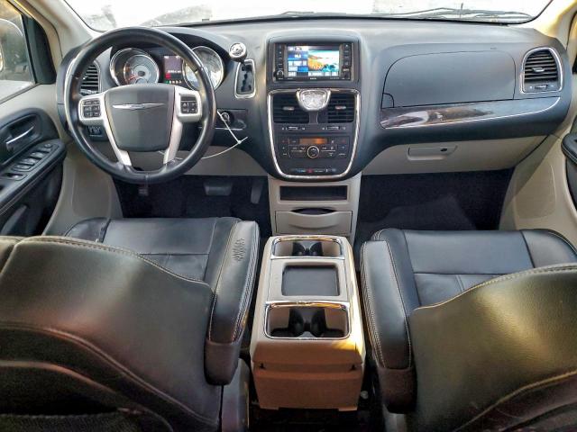 Chrysler Minivan Touring Image 8