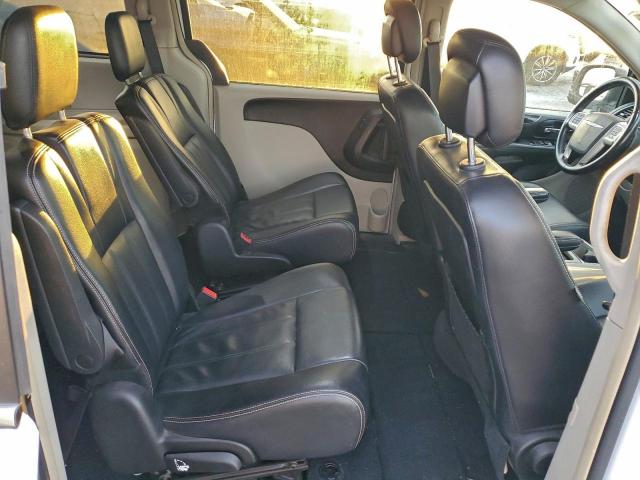 Chrysler Minivan Touring Image 11