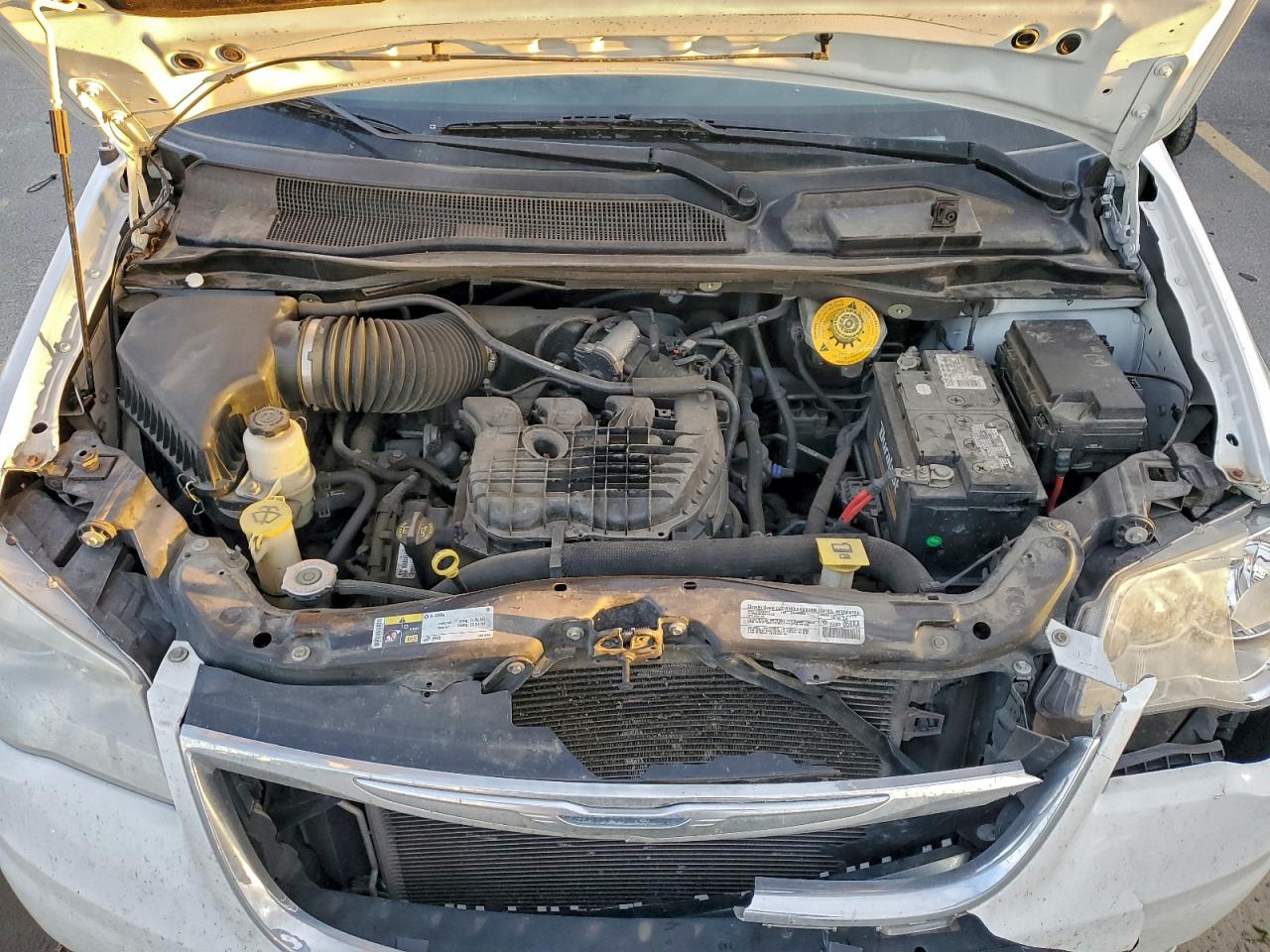 Chrysler Minivan Touring Image 10